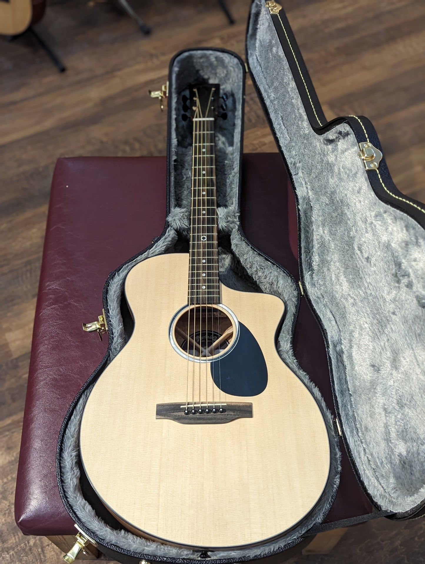 Martin SC-10E Road Series Acoustic/Electric Guitar w/Case (Used)