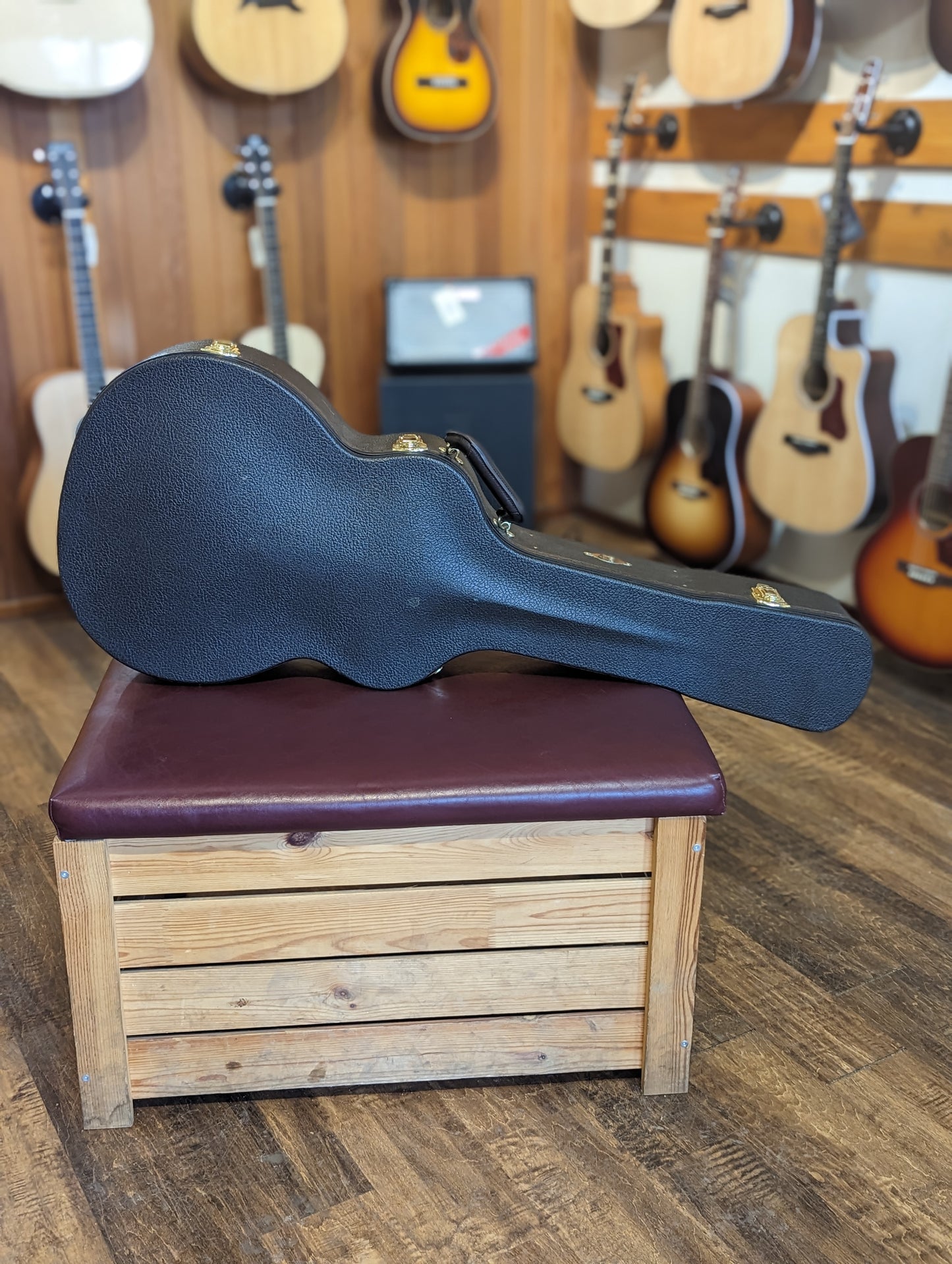 Taylor 314ce w/V-Class Bracing and Original Case (2021)